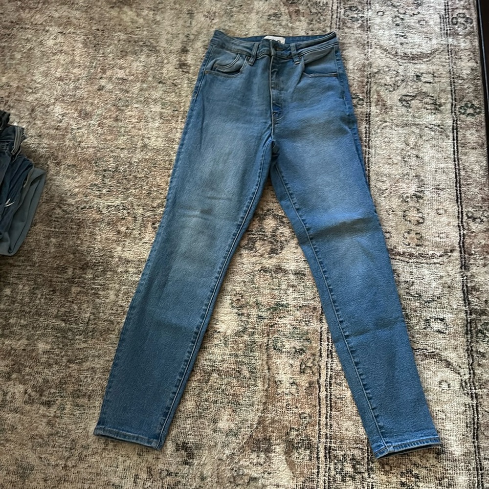 Rolla’s Eastcoast Ankle Skinny Jean in medium wash